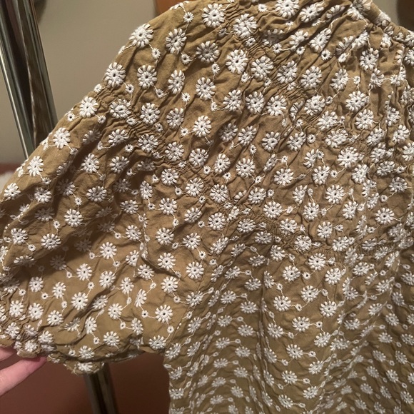 Cutest Embroidered Madewell Top! Size Small 🌼 - Picture 5 of 5